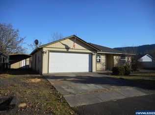 1071 32nd Ct, Sweet Home, OR 97386