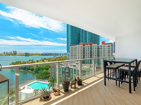 4th image of 2020 N Bayshore Dr APT 1106
