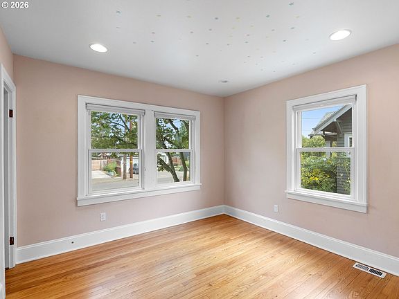 5th image of 4312 NE Wygant St