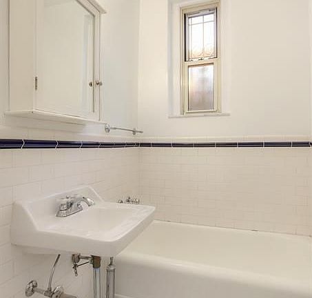 4th image of 145 Hicks St APT A16