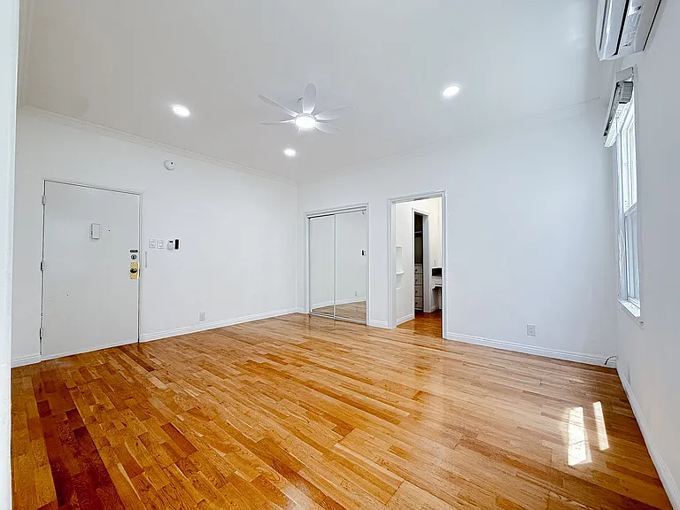 229 S Tower Dr #C — Photo 3