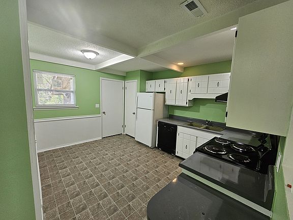 3rd image of 805 Forest Dale Ln #A