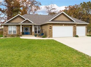 1204 Cliffview Dr, Effingham, IL 62401