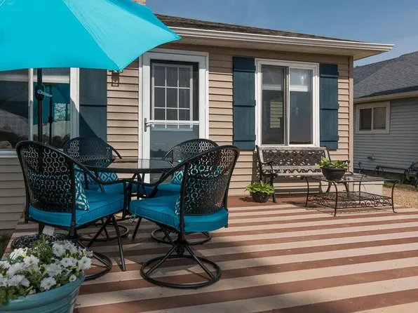68608 Douglas Dr, Paw Paw, MI 49079