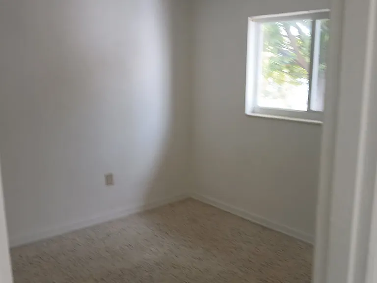 460 SW 7th St #5 — Photo 3