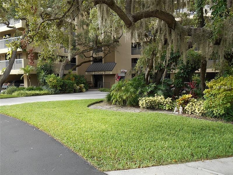 1st image of 1931 Golfview Dr