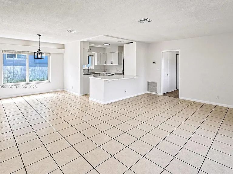 231 NE 16th Ave — Photo 9