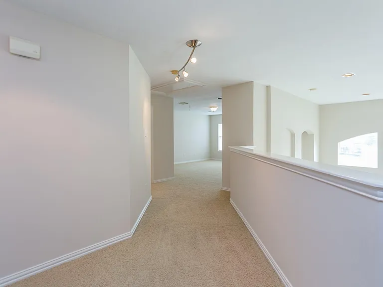 10026 Lakeside Gables Dr — Photo 9