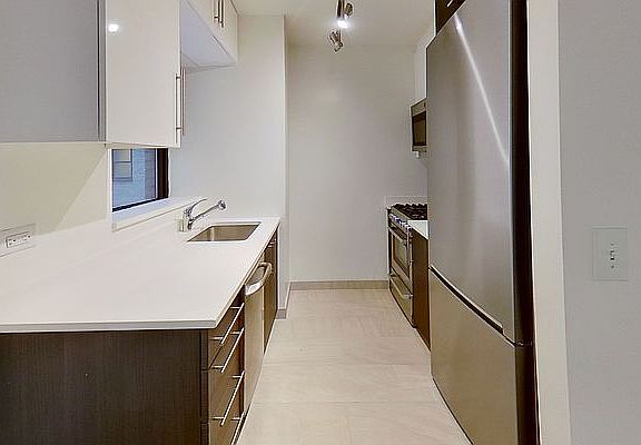 3rd image of 360 W 34th St APT 6F