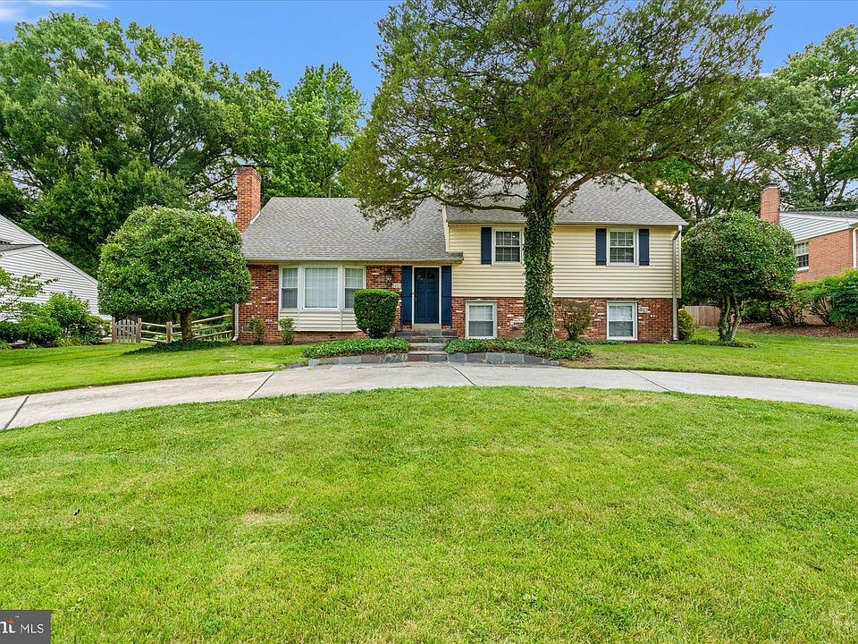 1st image of 8403 W Boulevard Dr