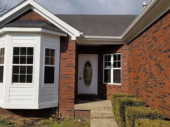 2nd image of 120 Fontaine Landing Ct