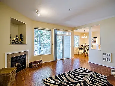 2 bed, 966 sqft, $2,400 — Photo 2