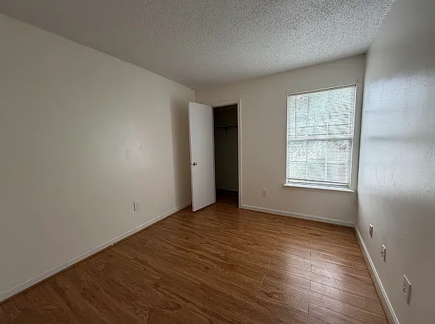 548 Hollomon Dr — Photo 12
