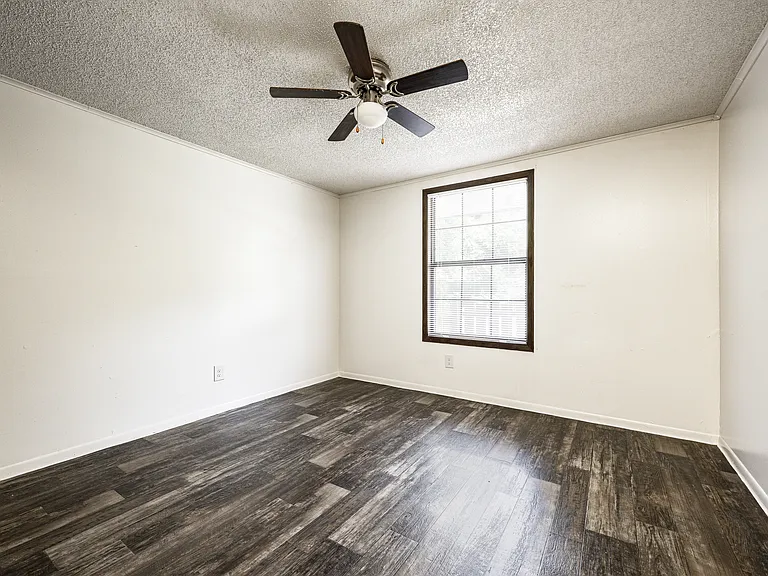 Camellia Court Apartments — Photo 31