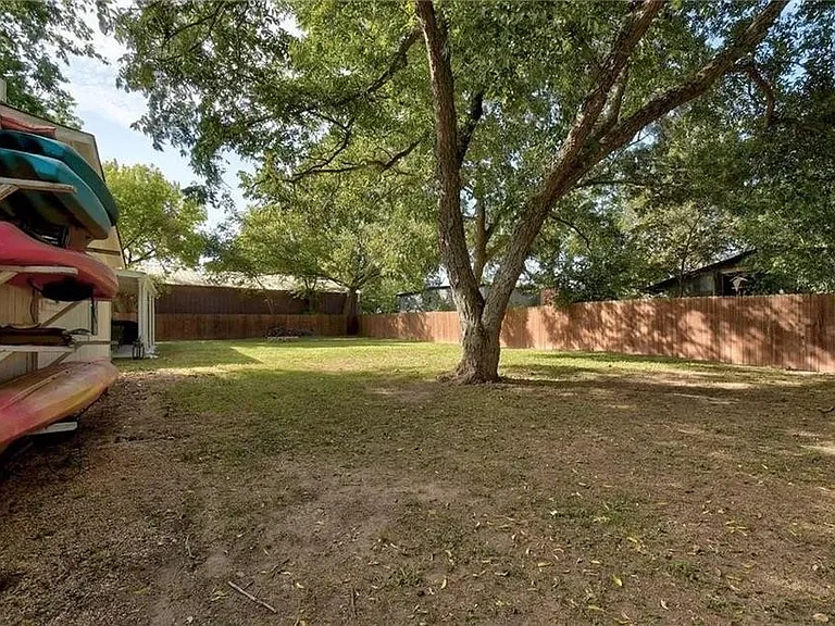 19107 FM 969 — Photo 29