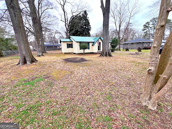 5th image of 97 S Pine St