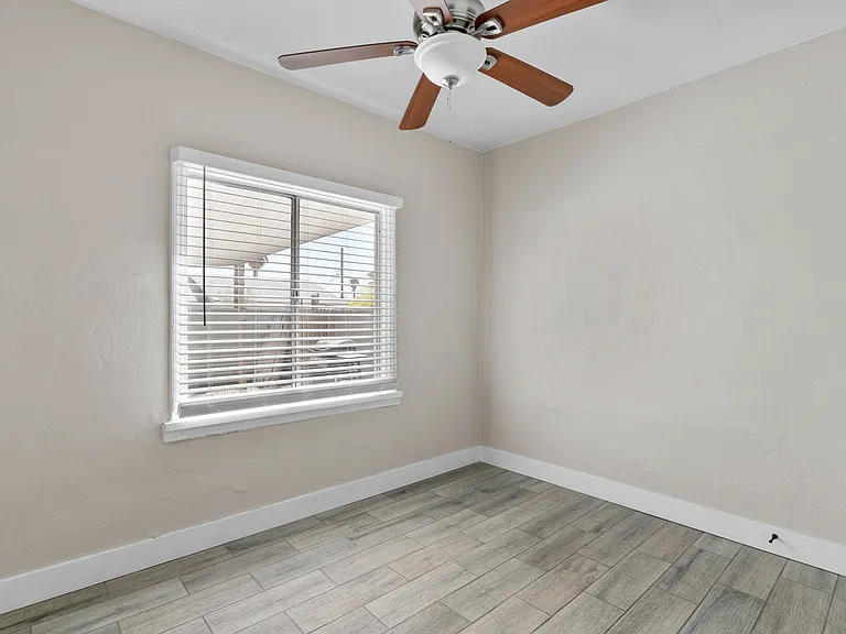 425 N 13th Pl #1311-E — Photo 15