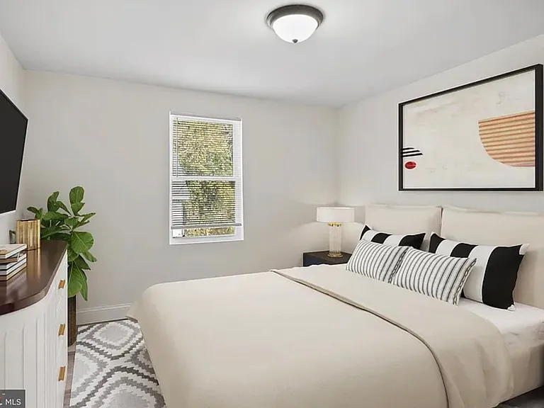 410 Magnolia St — Photo 3