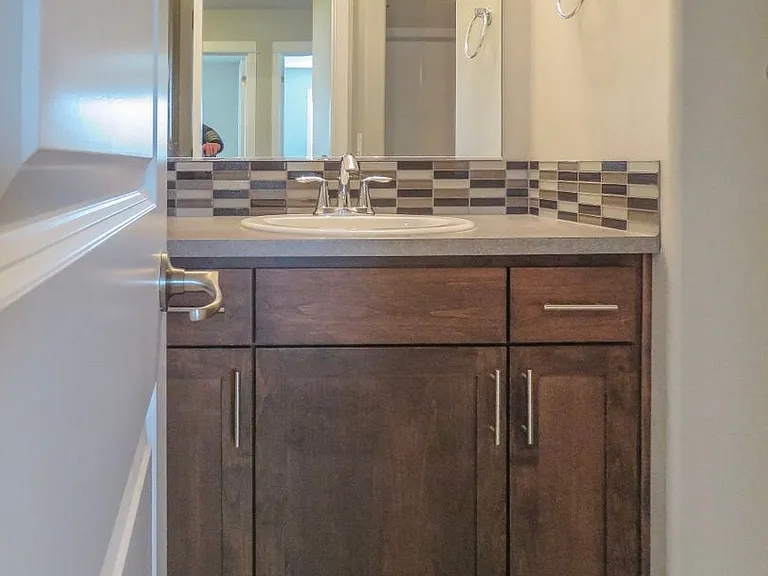 384 SW Mount Rainier St — Photo 19