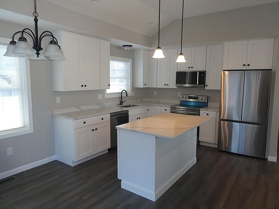 3rd image of 106 West Hillcrest Avenue