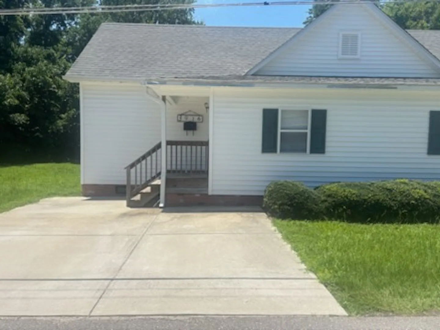 3916 Middle St — Photo 2