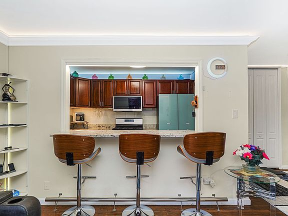 2nd image of 1200 E 53rd St APT 6B