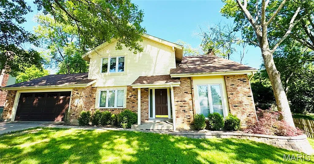 4 bed, 2.5 bath, 2210 sqft, $2,800 — Photo 2