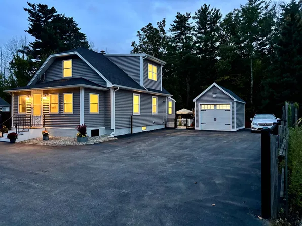 158 E Main Street, Hampstead, NH 03826-2431