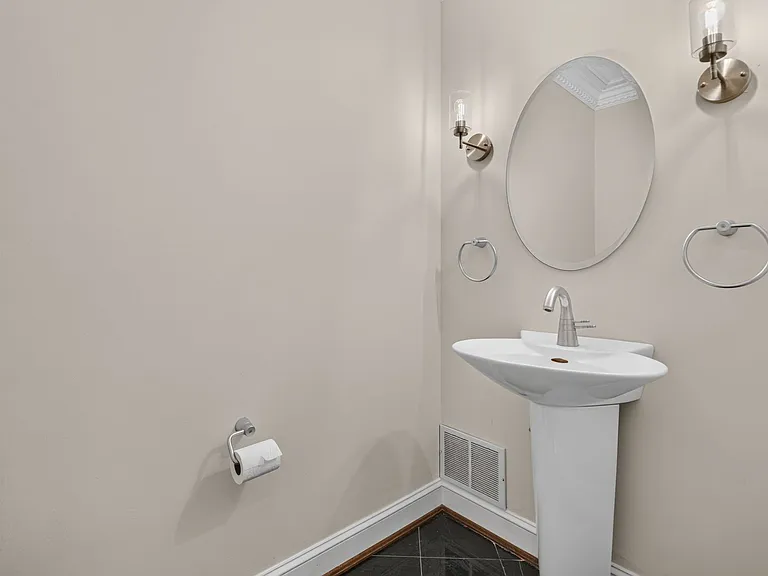 6216 Goodview St — Photo 13