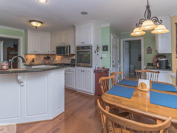 2nd image of 219 Lane Tree Dr