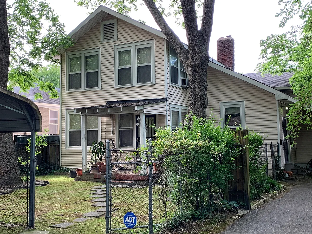 Building Photo - 2295 York Ave #2-B
