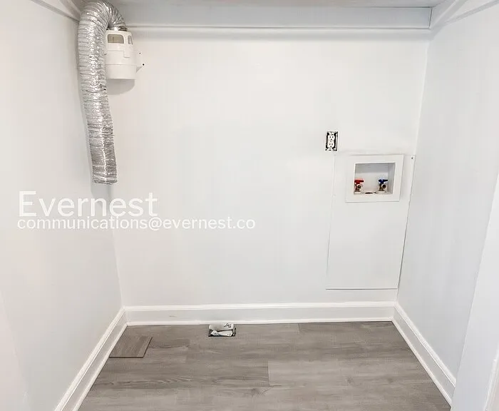 317 W 23rd St — Photo 12