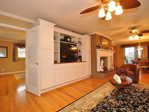 2nd image of 224 Geneva Ln