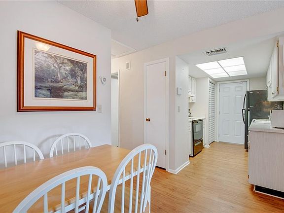 5th image of 1605 Berwick Ct APT D