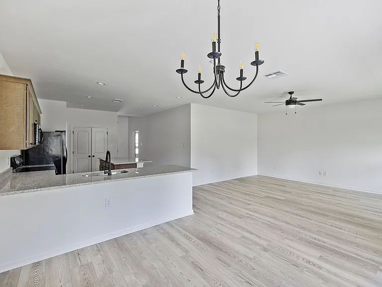 185 Southgate Dr — Photo 4