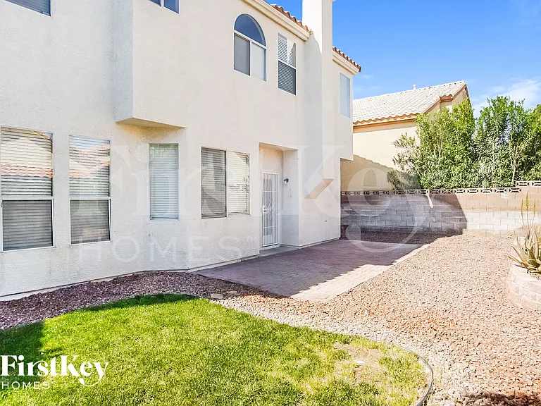 8136 Kokoma Dr — Photo 16