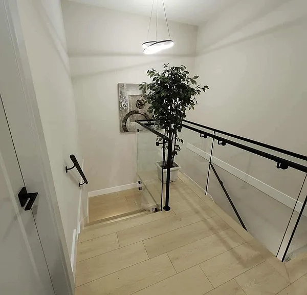 2167 Woodlawn St — Photo 3