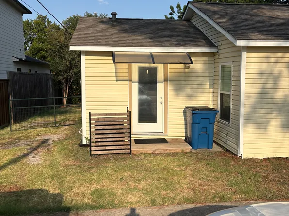 226 N Starnes St, Grapevine, TX 76051