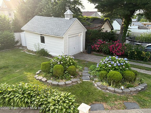 4th image of 38 Quinlan Ave