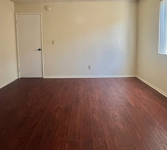 12700 Kornblum Ave — Photo 24