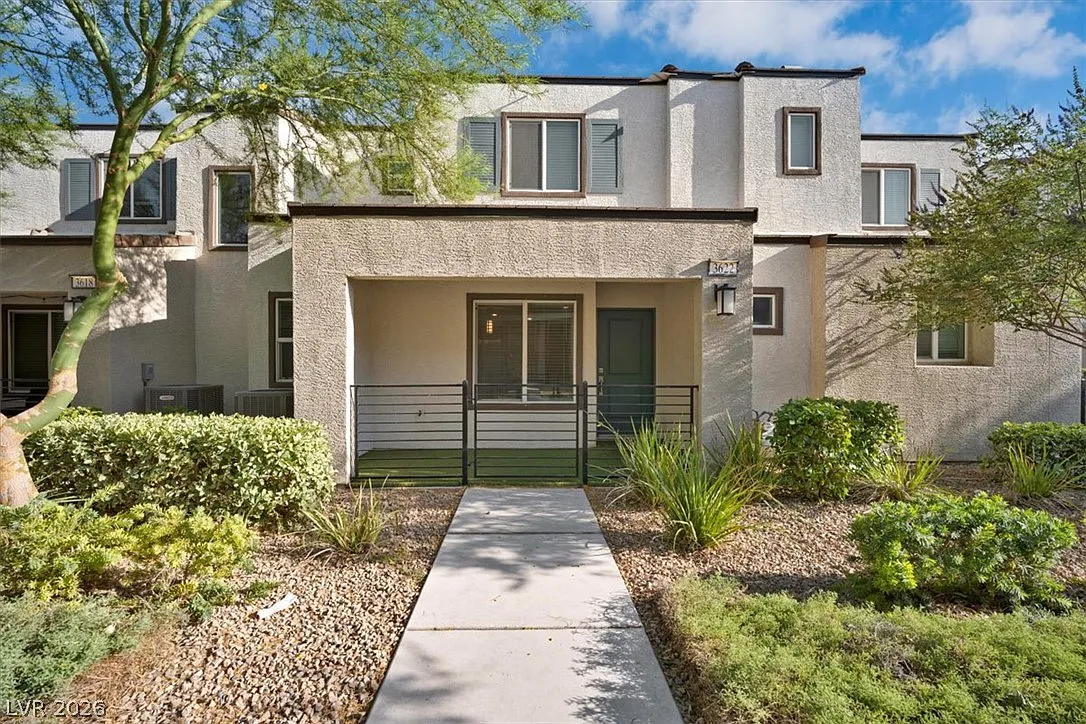 3 bed, 2.5 bath, 1329 sqft, $1,950 — Photo 1