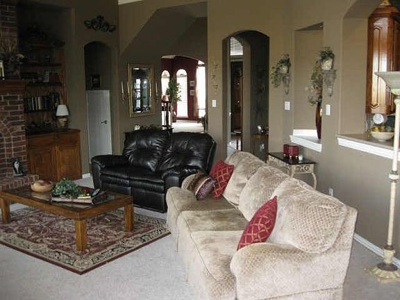 2nd image of 3204 Pecan Meadows Dr