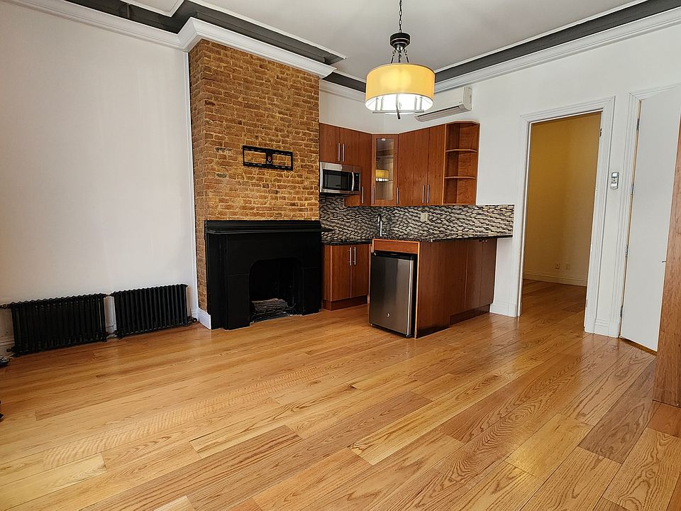 1st image of 594 Leonard St #1L