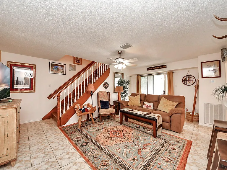 17018 Water Oak Dr #B — Photo 1