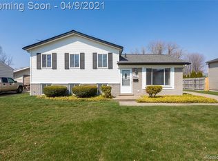 12417 N York Dr, Sterling Heights, MI 48313