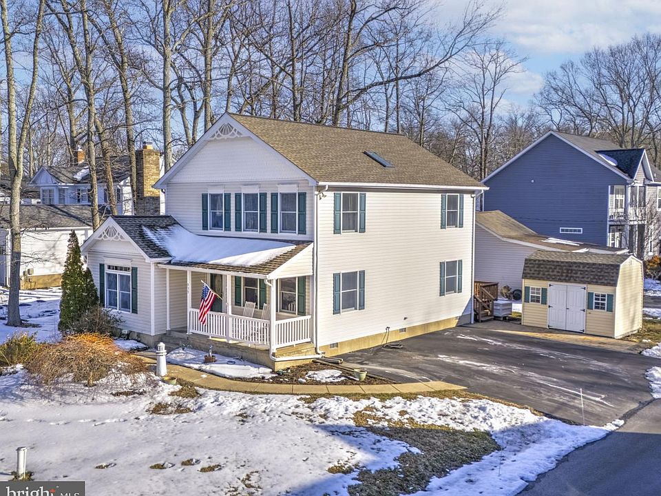 1st image of 939 Main St