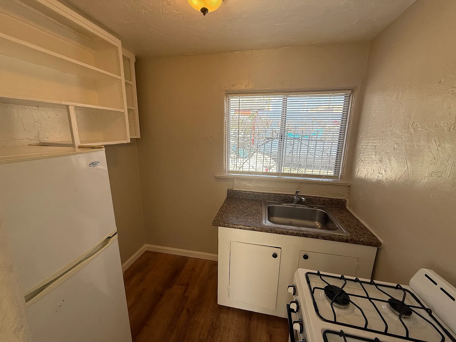 Studio, 400 sqft, $1,330 — Photo 3