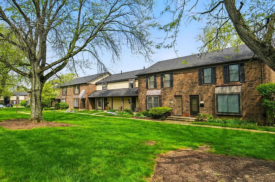 2 bed, 1.5 bath, 1056 sqft, $1,450 — Photo 1