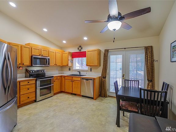 4th image of 41 White Pine Dr