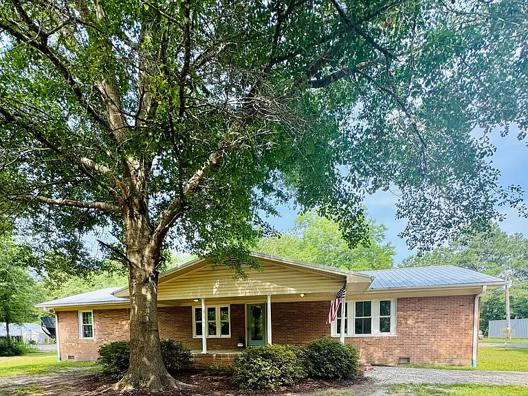 4240 Buck Dr — Photo 1